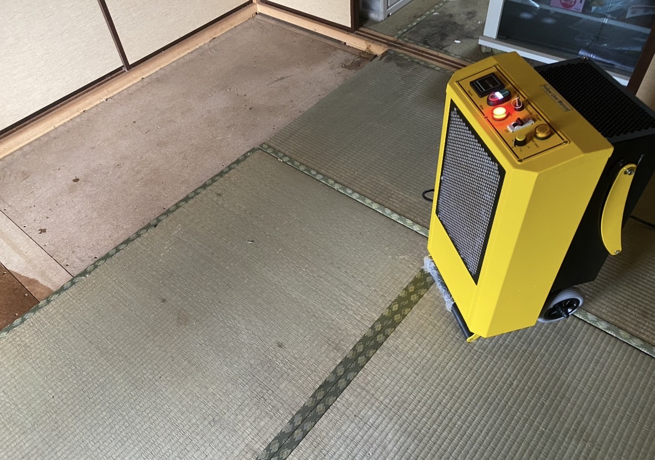 ゴミ屋敷の清掃作業の様子