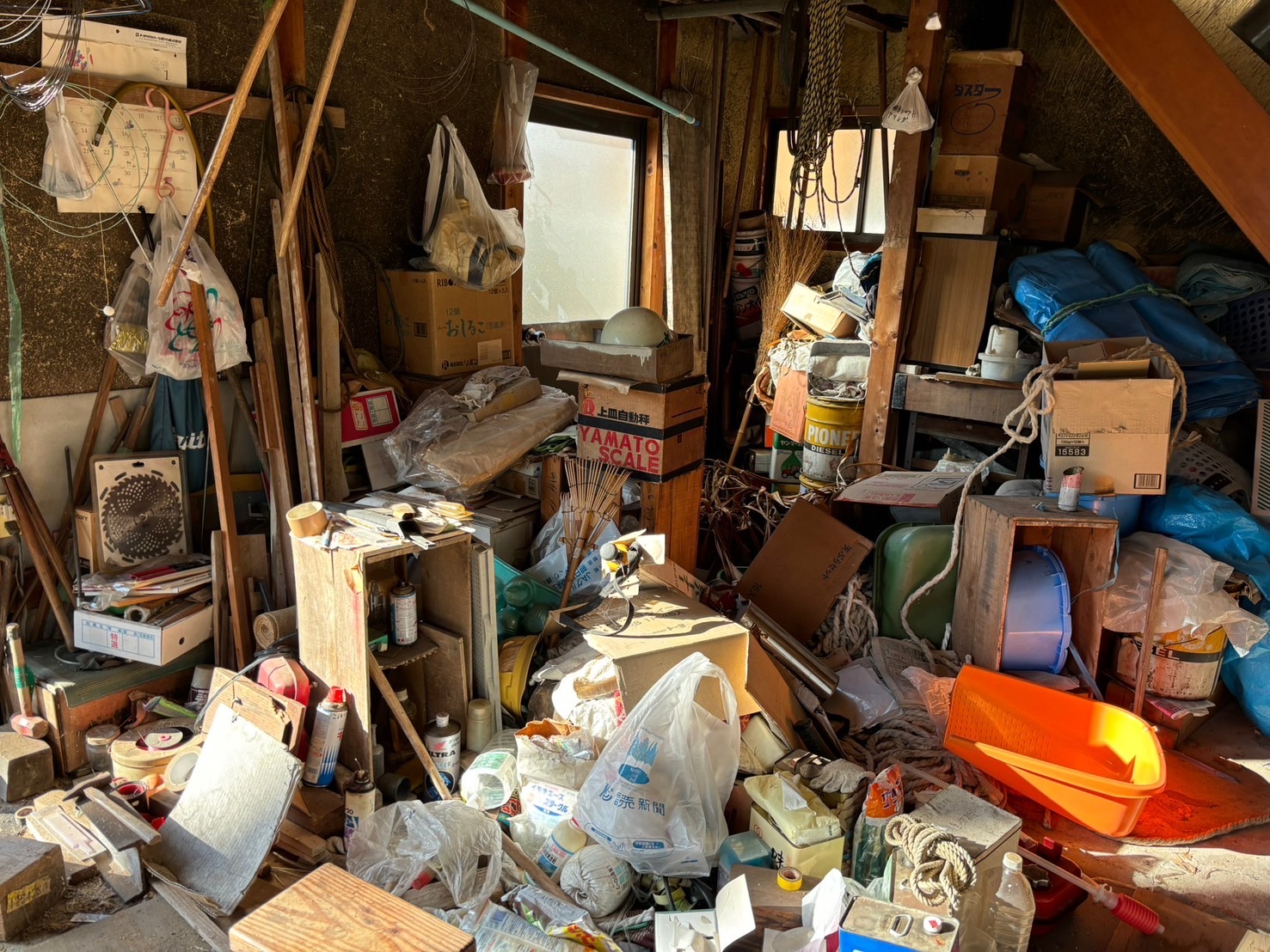 遺品整理前の納屋